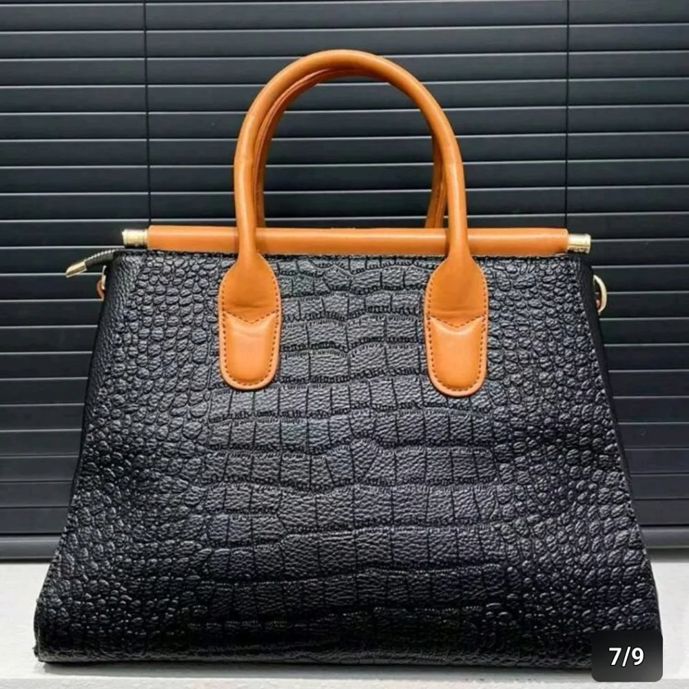 Classic Croc-Texture Tote Bag - Black & Tan - Picture 8 of 9